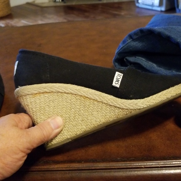 Tom's wedge shoe size 7W - Picture 5 of 8